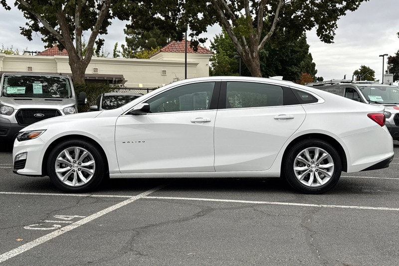 Chevrolet Malibu Vehicle Full-screen Gallery Image 07