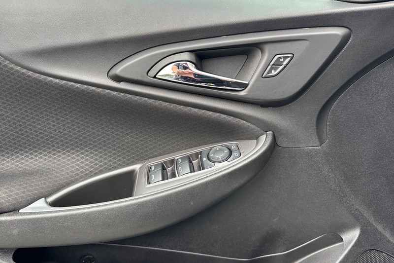 Chevrolet Malibu Vehicle Full-screen Gallery Image 11