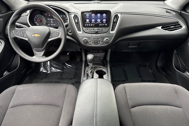 Chevrolet Malibu Vehicle Full-screen Gallery Image 13