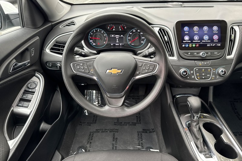 Chevrolet Malibu Vehicle Full-screen Gallery Image 14