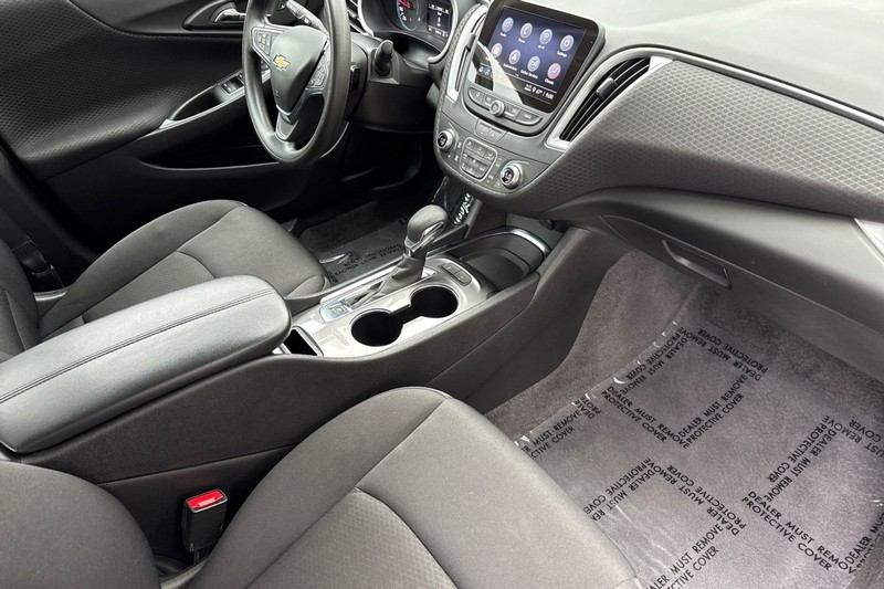 Chevrolet Malibu Vehicle Full-screen Gallery Image 15