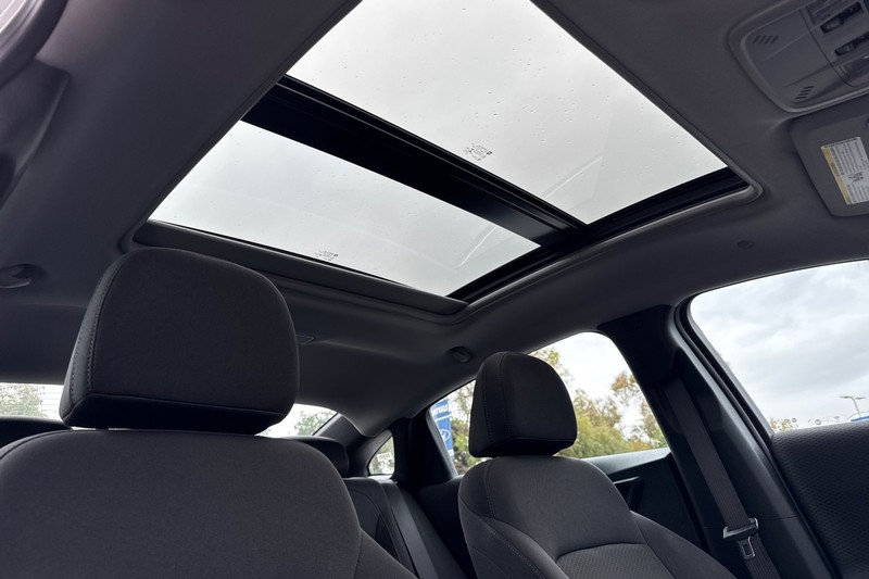 Chevrolet Malibu Vehicle Full-screen Gallery Image 16
