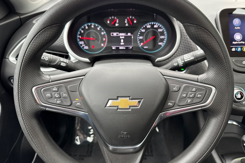 Chevrolet Malibu Vehicle Full-screen Gallery Image 22