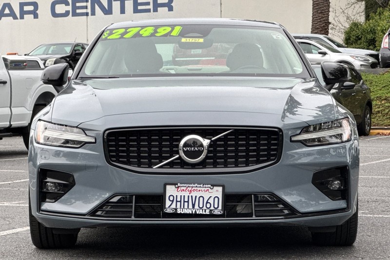 Volvo S60 Vehicle Full-screen Gallery Image 09