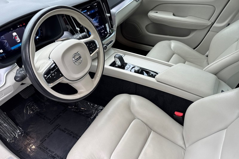 Volvo S60 Vehicle Full-screen Gallery Image 10