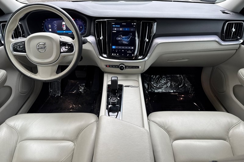 Volvo S60 Vehicle Full-screen Gallery Image 13