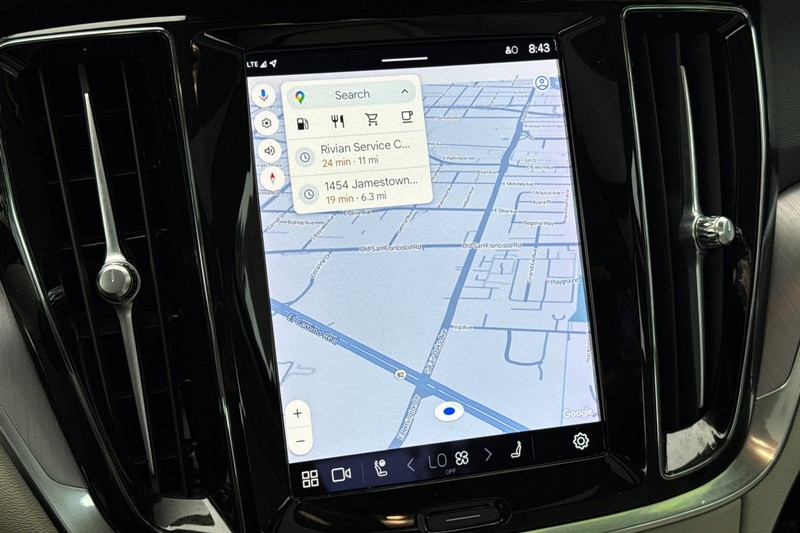 Volvo S60 Vehicle Full-screen Gallery Image 18