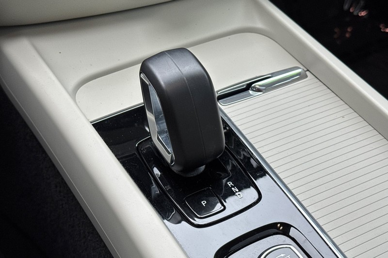 Volvo S60 Vehicle Full-screen Gallery Image 21