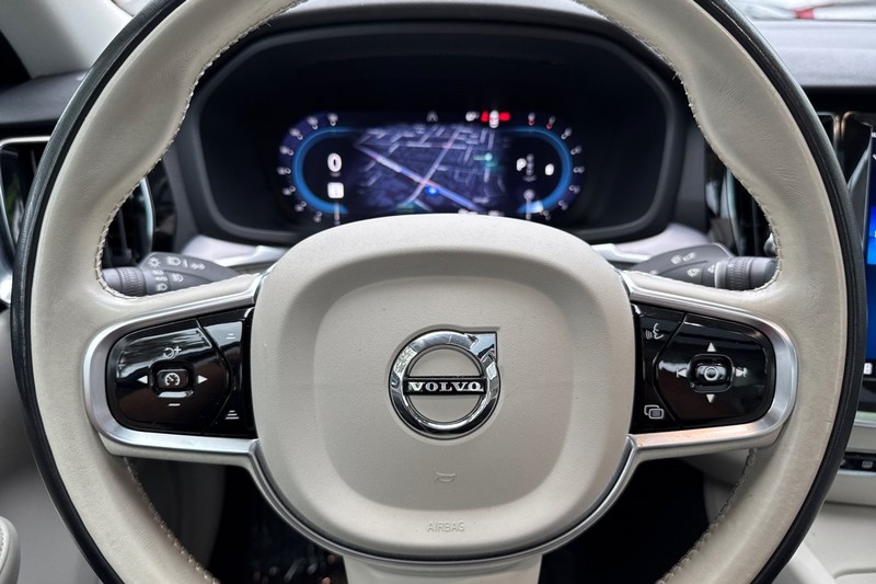 Volvo S60 Vehicle Full-screen Gallery Image 23