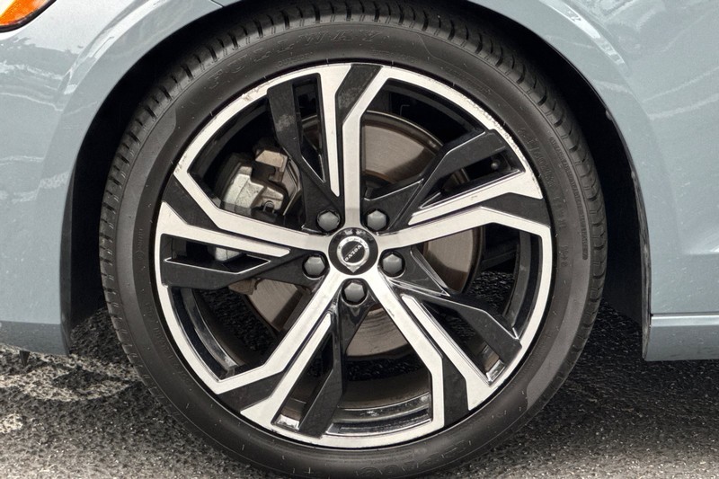 Volvo S60 Vehicle Full-screen Gallery Image 26
