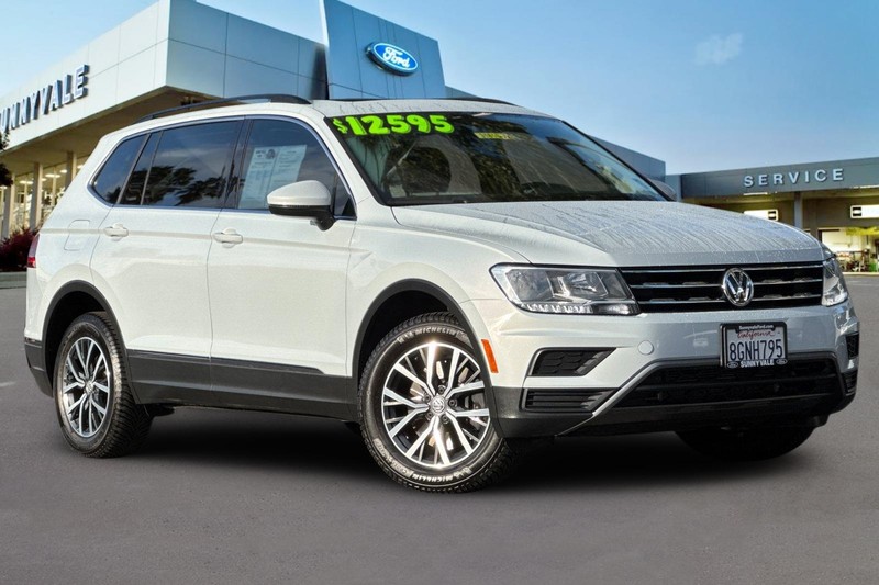 Volkswagen Tiguan Vehicle Full-screen Gallery Image 02