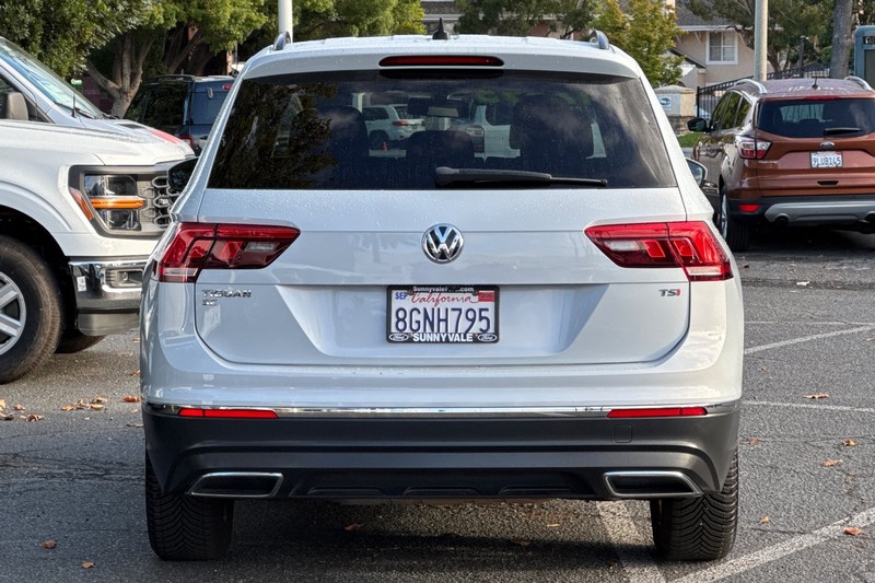 Volkswagen Tiguan Vehicle Full-screen Gallery Image 05
