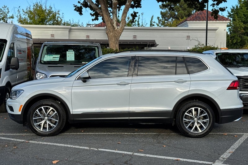 Volkswagen Tiguan Vehicle Full-screen Gallery Image 07