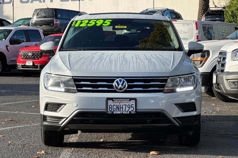 Volkswagen Tiguan Vehicle Full-screen Gallery Image 09