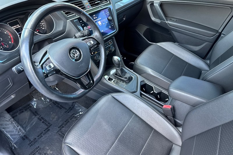 Volkswagen Tiguan Vehicle Full-screen Gallery Image 10