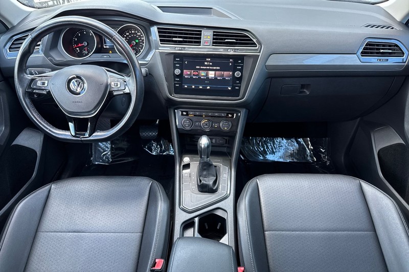 Volkswagen Tiguan Vehicle Full-screen Gallery Image 13
