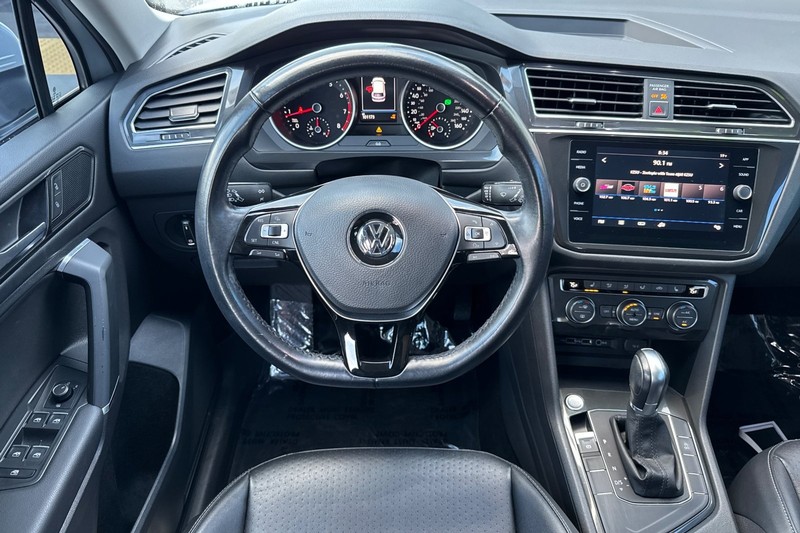 Volkswagen Tiguan Vehicle Full-screen Gallery Image 14