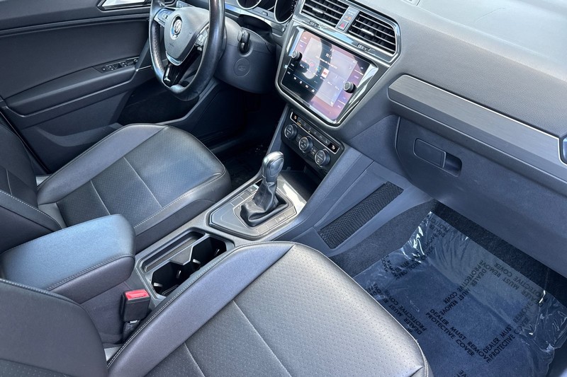 Volkswagen Tiguan Vehicle Full-screen Gallery Image 15