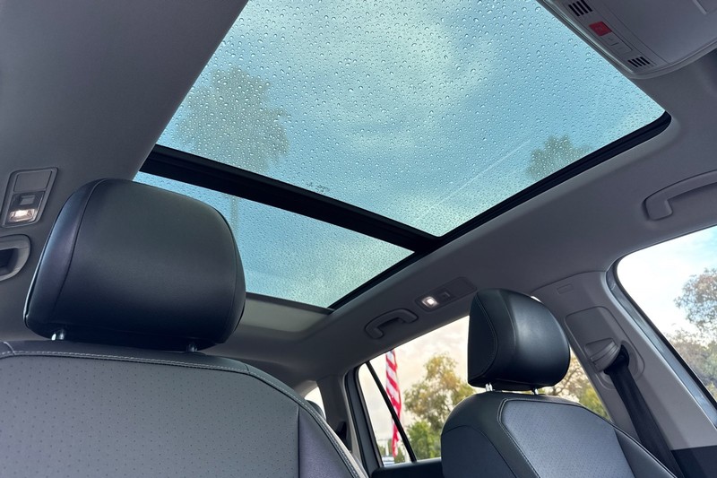 Volkswagen Tiguan Vehicle Full-screen Gallery Image 16