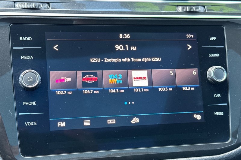 Volkswagen Tiguan Vehicle Full-screen Gallery Image 17