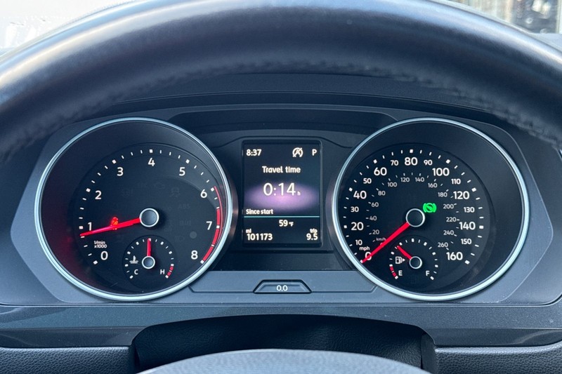 Volkswagen Tiguan Vehicle Full-screen Gallery Image 23