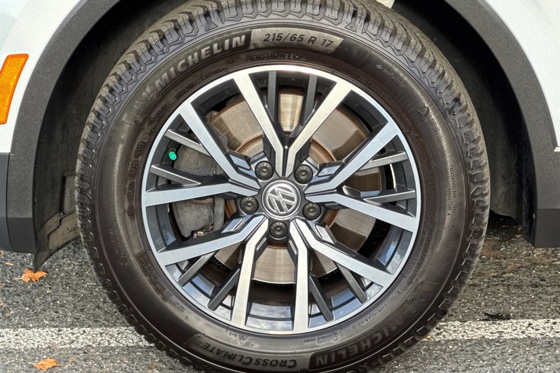 Volkswagen Tiguan Vehicle Full-screen Gallery Image 25