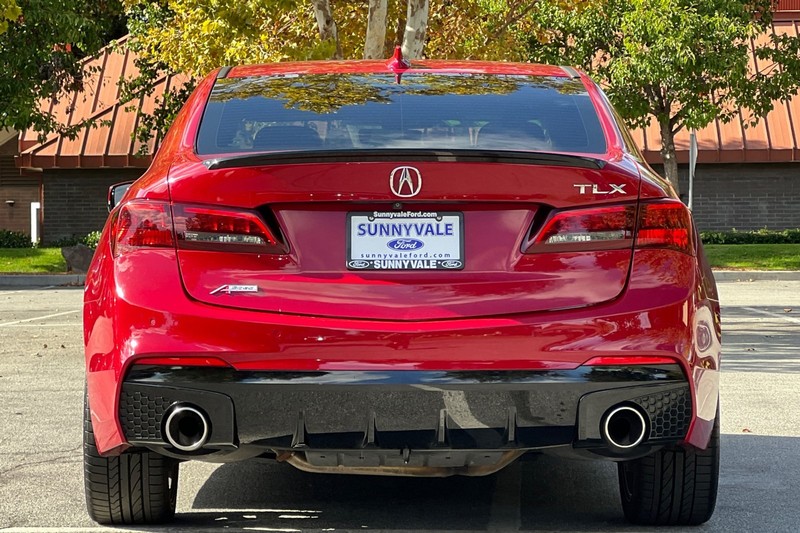Acura TLX Vehicle Full-screen Gallery Image 05
