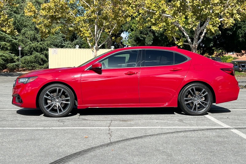 Acura TLX Vehicle Full-screen Gallery Image 07