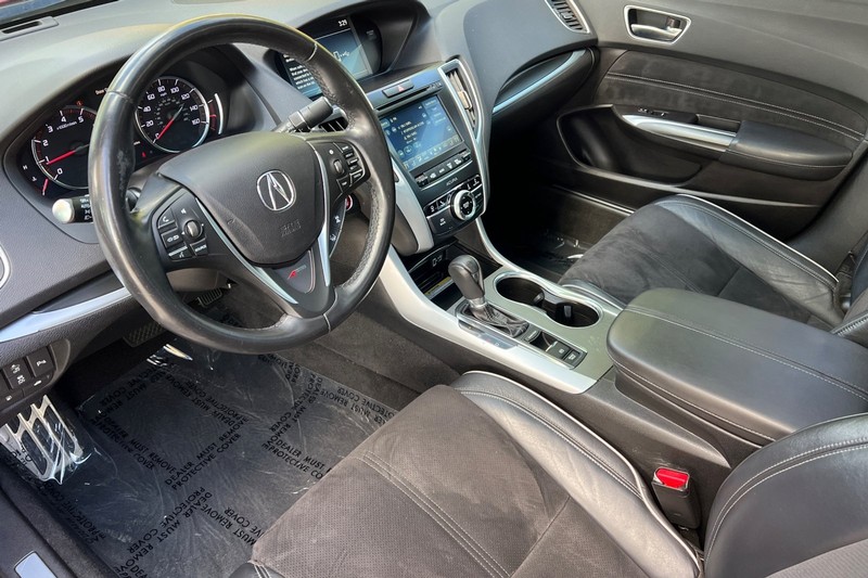Acura TLX Vehicle Full-screen Gallery Image 10