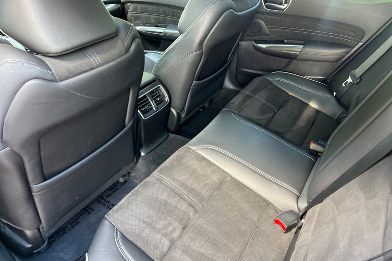 Acura TLX Vehicle Full-screen Gallery Image 12