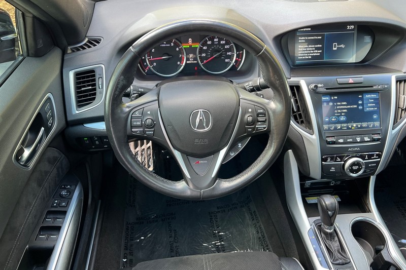 Acura TLX Vehicle Full-screen Gallery Image 14