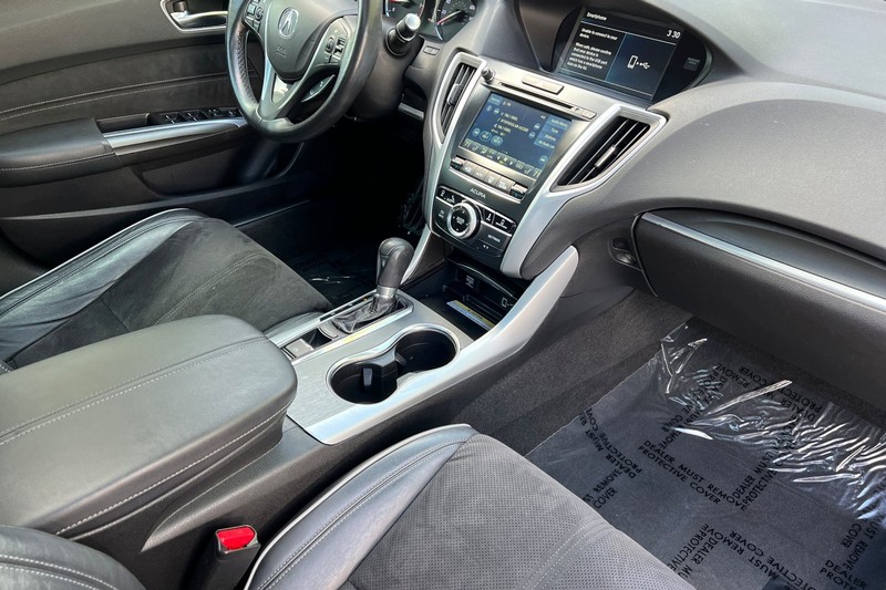 Acura TLX Vehicle Full-screen Gallery Image 15