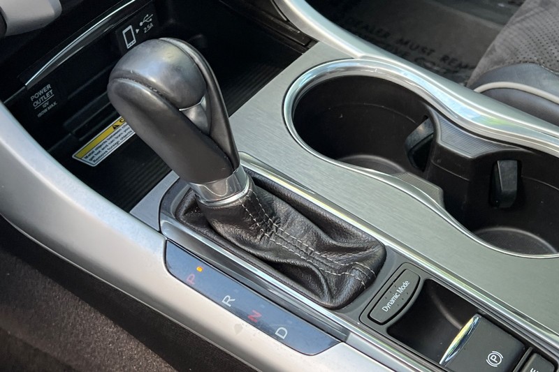 Acura TLX Vehicle Full-screen Gallery Image 21