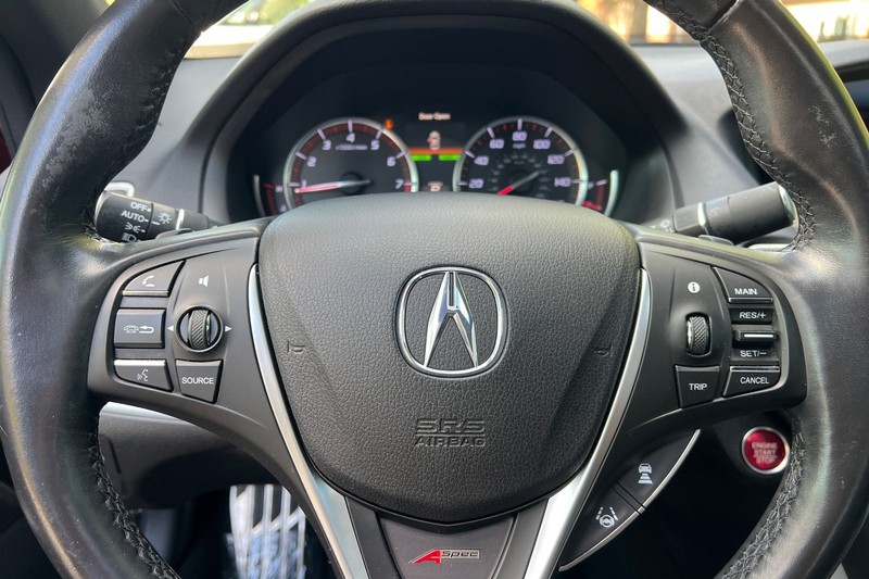 Acura TLX Vehicle Full-screen Gallery Image 23