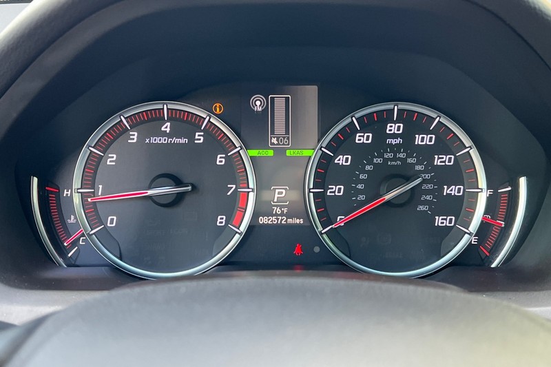 Acura TLX Vehicle Full-screen Gallery Image 24