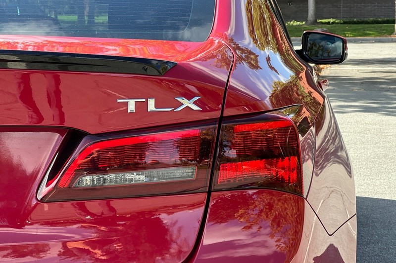 Acura TLX Vehicle Full-screen Gallery Image 27
