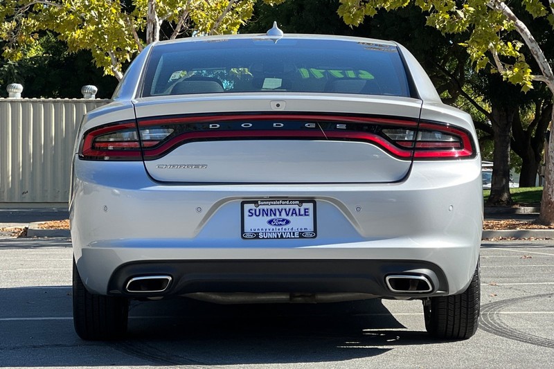 Dodge Charger Vehicle Full-screen Gallery Image 05