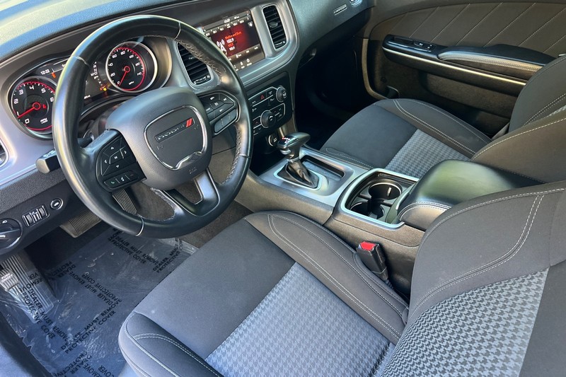 Dodge Charger Vehicle Full-screen Gallery Image 09