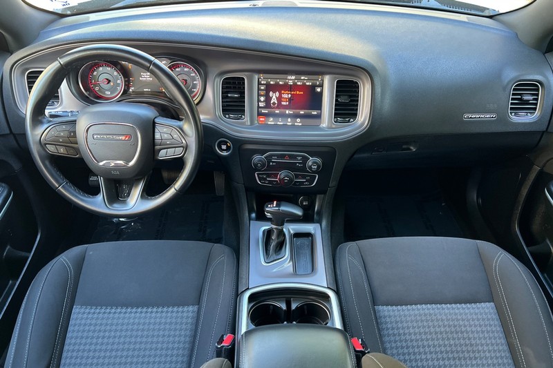Dodge Charger Vehicle Full-screen Gallery Image 12