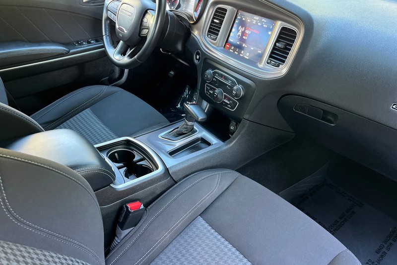 Dodge Charger Vehicle Full-screen Gallery Image 14