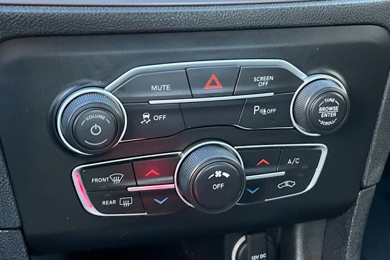 Dodge Charger Vehicle Full-screen Gallery Image 18