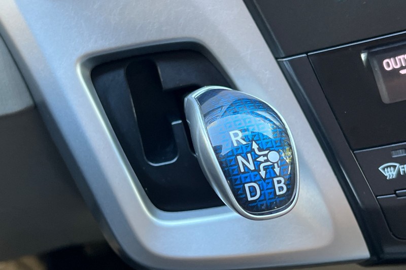 Toyota Prius v Vehicle Full-screen Gallery Image 21