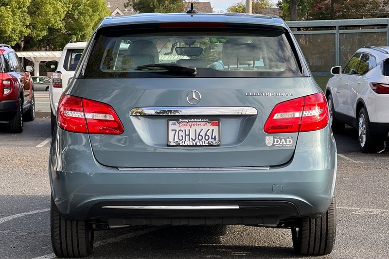 Mercedes-Benz B-Class Vehicle Full-screen Gallery Image 05