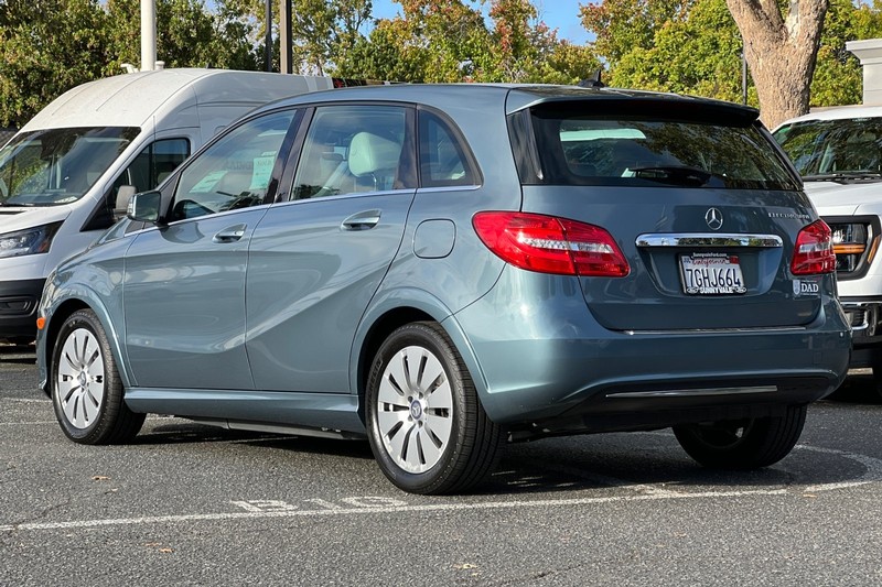 Mercedes-Benz B-Class Vehicle Full-screen Gallery Image 06
