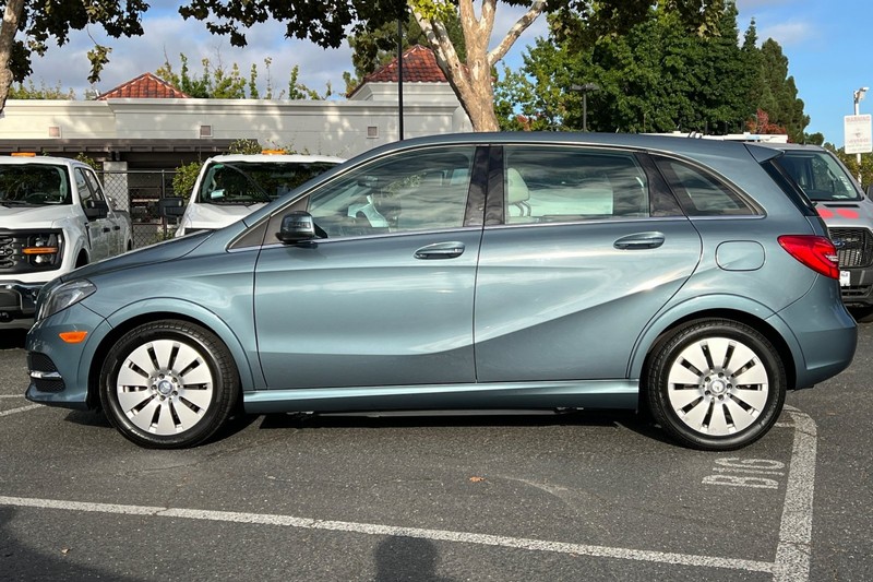 Mercedes-Benz B-Class Vehicle Full-screen Gallery Image 07