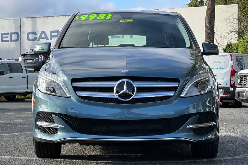 Mercedes-Benz B-Class Vehicle Full-screen Gallery Image 09