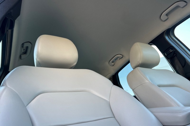 Mercedes-Benz B-Class Vehicle Full-screen Gallery Image 17