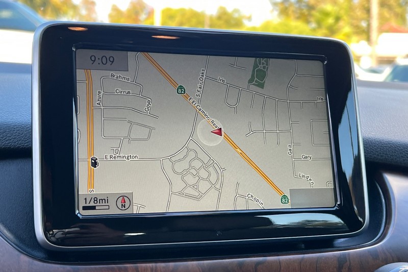 Mercedes-Benz B-Class Vehicle Full-screen Gallery Image 19
