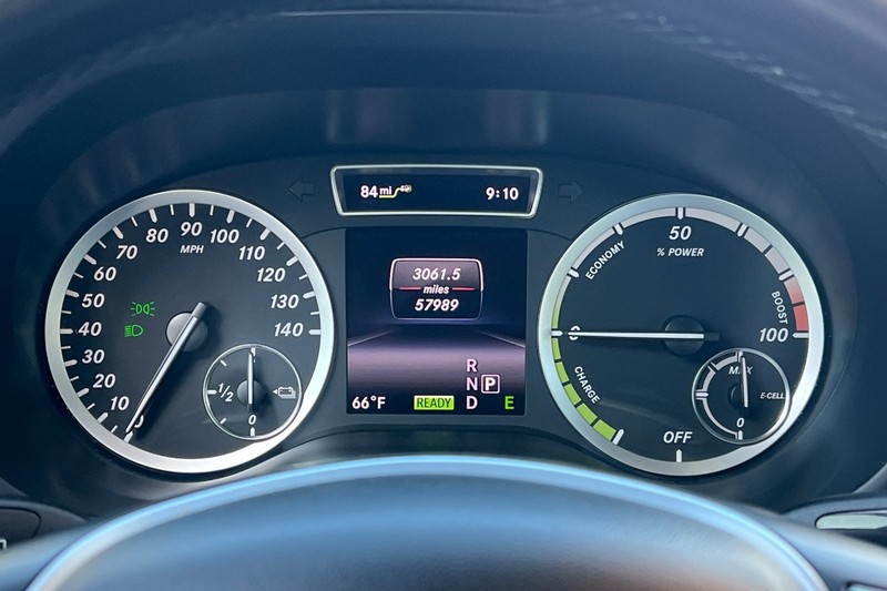 Mercedes-Benz B-Class Vehicle Full-screen Gallery Image 24