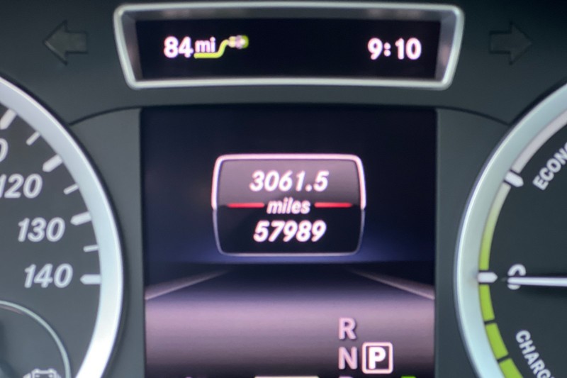 Mercedes-Benz B-Class Vehicle Full-screen Gallery Image 25